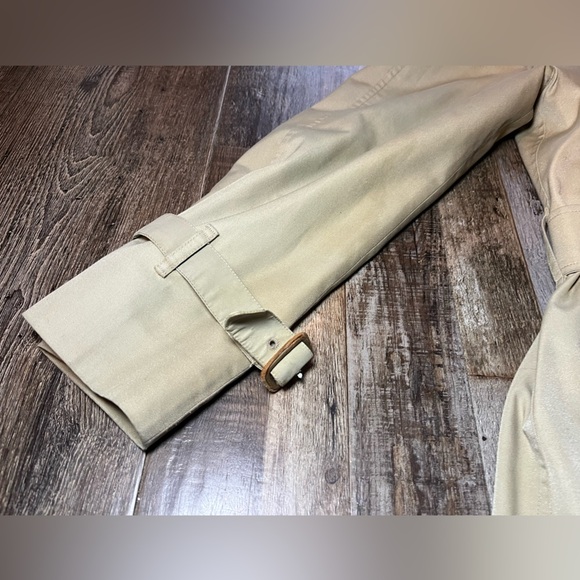 Burberrys Vintage Khaki Long Trench Coat with Belt Size Medium See Measurements - Picture 8 of 16
